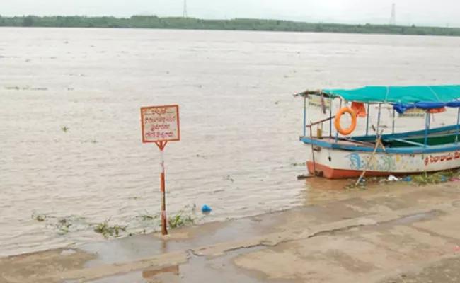 Godavari River Water Flow Reduces At Charla In Khammam - Sakshi