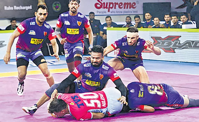 Dabang Delhi Beat Jaipur Pink Panthers - Sakshi