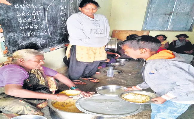 Govt Schools Not Implementing Mid Day Meal Menu Properly In Rangareddy District - Sakshi