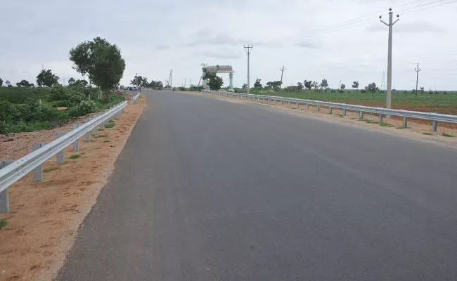 Killer National High ways in Khammam - Sakshi