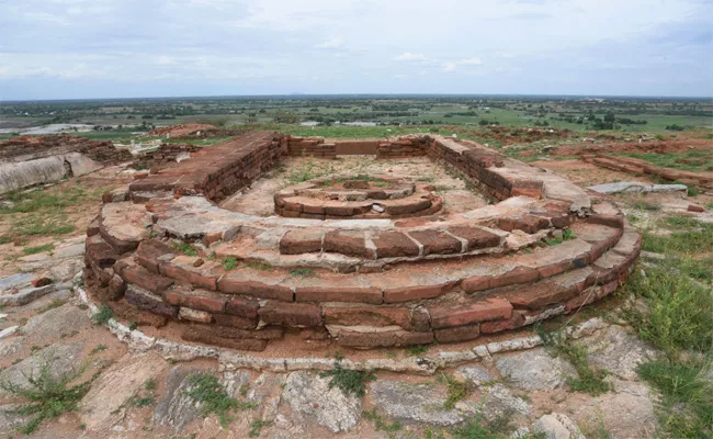 Tourists Struggle To Visit Phanigiri Buddhist Site - Sakshi