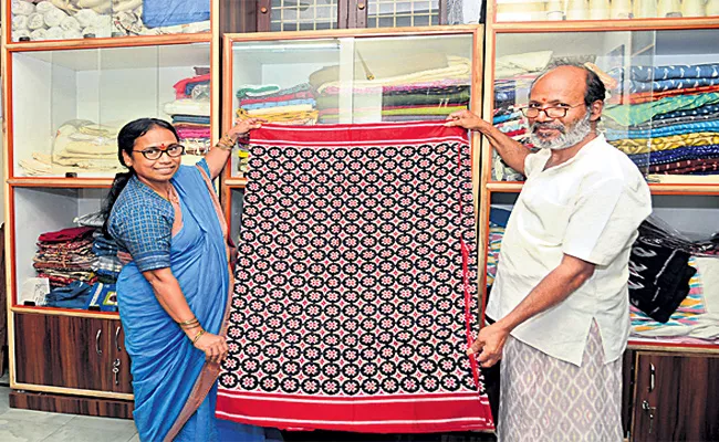 Handloom Workers balamani Special Story - Sakshi