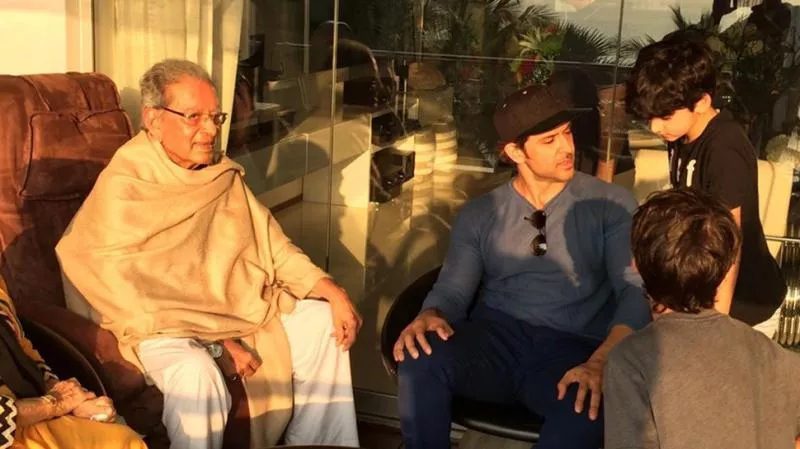 Hrithik Roshans Grandfather Om Prakash Passes Away - Sakshi