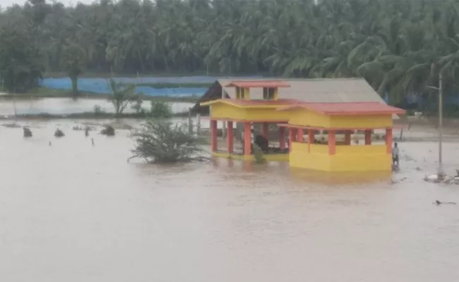 Funeral in Flood Water - Sakshi