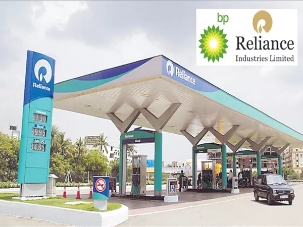 5500 Reliance and BP Petrol Bunks across the country in next five years - Sakshi