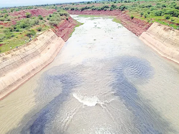 Four to Four and half lakh cusecs flood to Srisailam today - Sakshi