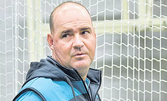 Pakistan Cricket Board parts ways with coach Mickey Arthur - Sakshi