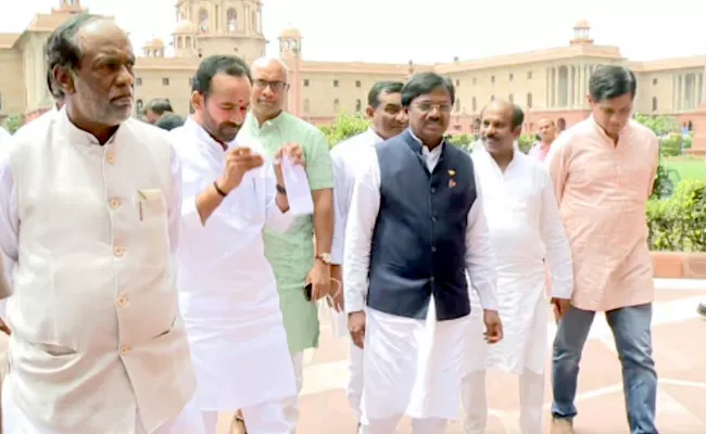 Former MP Vivek Joins BJP In Presence Of Amit Shah  - Sakshi