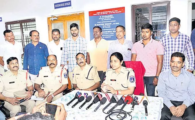 Chain Snatcher Arrested By Hyderabad Police - Sakshi