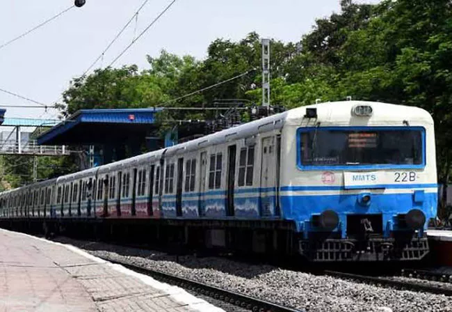 MMTS Special Trains For Ganesh Immersion in Hyderabad - Sakshi