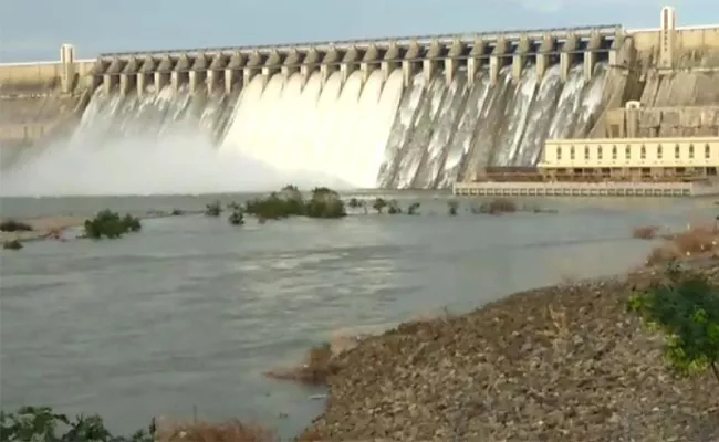 Nagarjuna Sagar And Srisailam Dam Are Rising Flood Waters - Sakshi