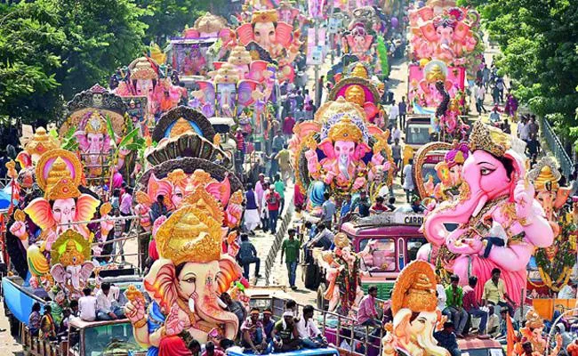 Hyd Traffic Additional CP Anil Kumar Press Meet Over Ganesh Nimajjanam - Sakshi