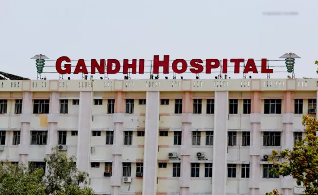 Attack on Lady Doctor in Gandhi Hospital Hyderabad - Sakshi