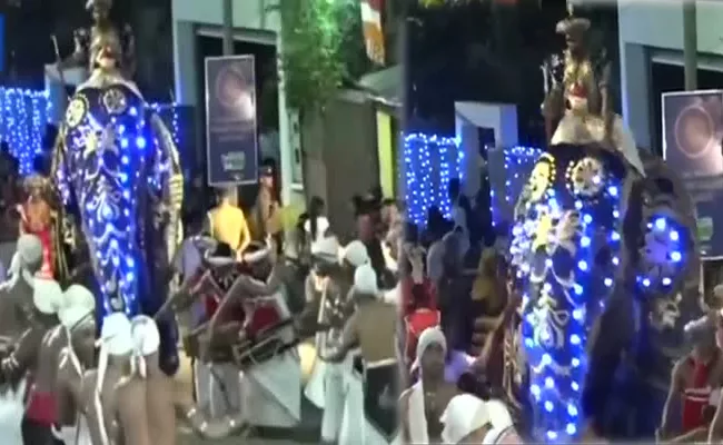 Angry Elephant Run Forward Over Crowd At Religious Event In Sri Lanka - Sakshi