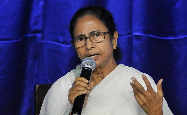 Mamata Banerjee Said Increased Traffic Fines Will Not Apply In Bengal - Sakshi