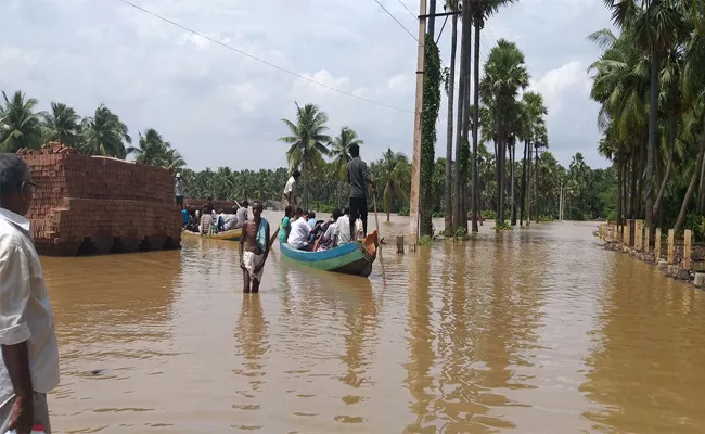 Godavari River Floods Recedes In East Godavari - Sakshi