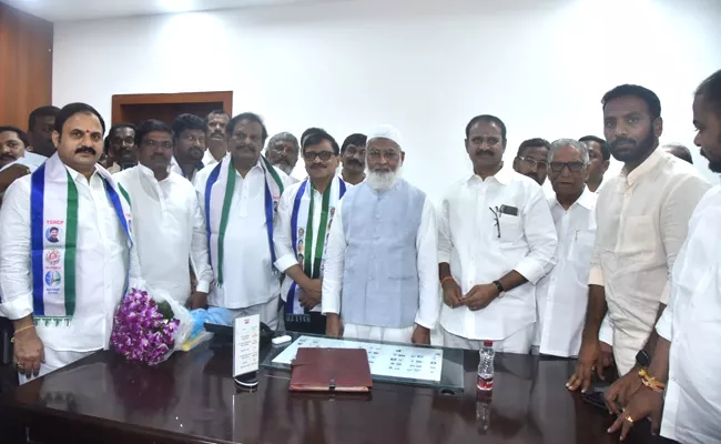 YSRCP Leaders MLC Oath At Council Chairman Sharif Chamber - Sakshi