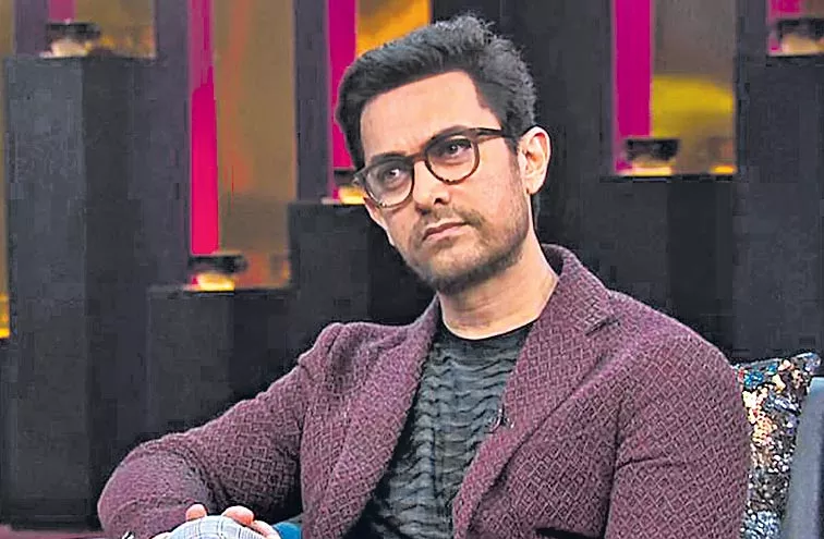 Aamir Khan Back in Gulshan Kumar Biopic Mogul - Sakshi