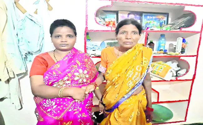 Mentally Ill Woman Came Back To Her Native After 12 Years In Nizamabad District - Sakshi