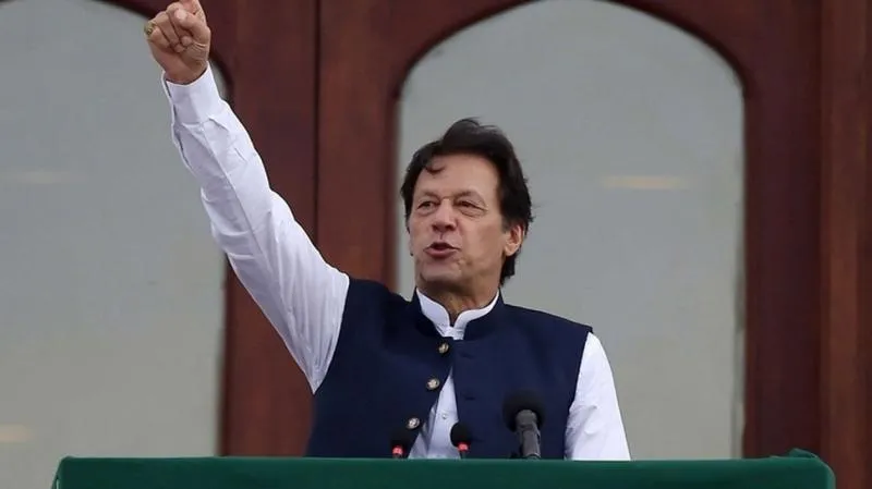 Pakistan PM Imran Khan Calls On Kashmiris To Take Up Arms - Sakshi