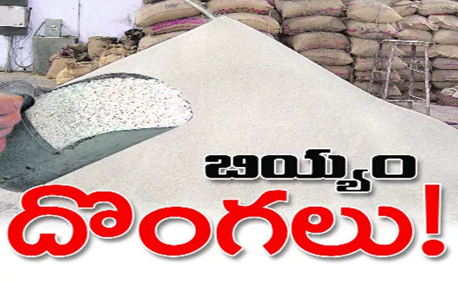 Dealers Smuggling Ration Rice in Kurnool - Sakshi