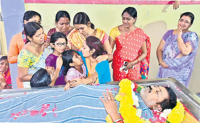 After Attending Uncle Funeral Procession Mourn Death Of Son In Law Takes Place In Siddipet - Sakshi