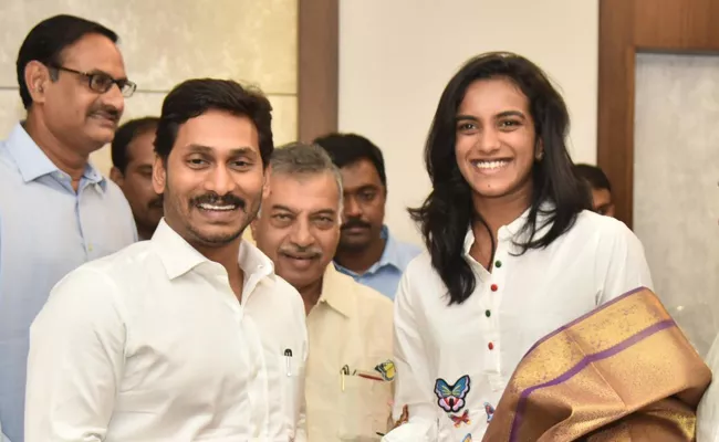 PV Sindhu meets CM YS Jagan Mohan Reddy in Amaravati - Sakshi