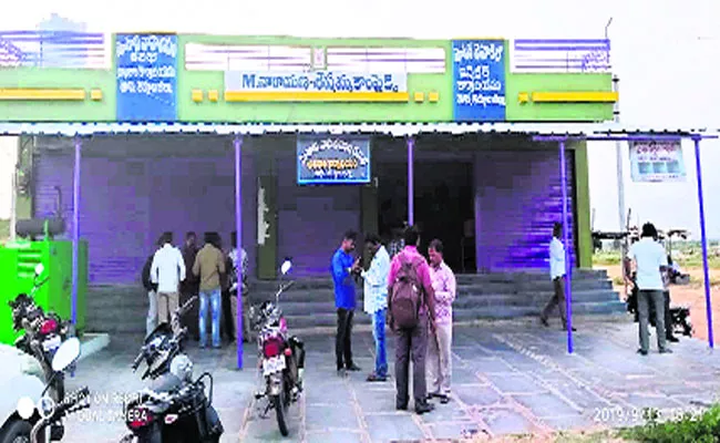 ACB Officers Raids Dhone MVI Office In Kurnool - Sakshi