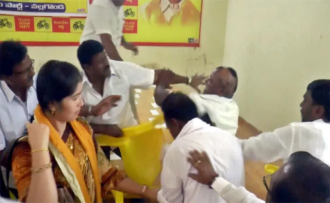 Internal Clashes Between TDP Leaders In Nalgonda - Sakshi