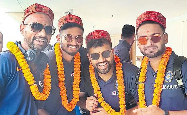 Indian Cricket Team Arrives In Dharamsala Ahead Of 1st T20 Against South Africa - Sakshi