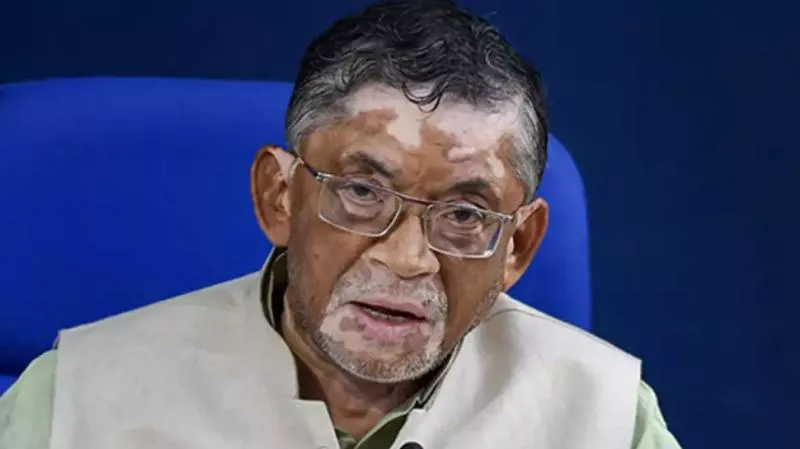 Union Labour Minister Santosh Gangwar Made A Controversial Remark - Sakshi