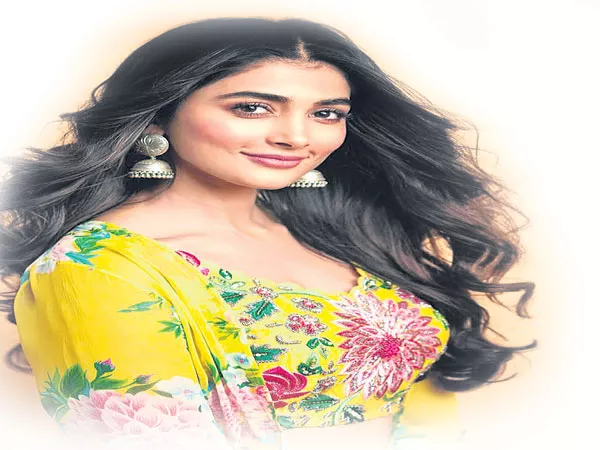 Pooja Hegde Reveals Unknown Facts About Her Entry in DJ - Sakshi