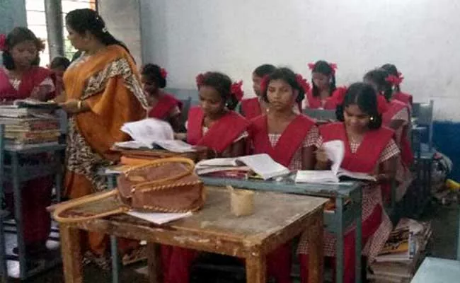 Sarva Shiksha Abhiyan Neglect To Provide Cosmetic Charges To Students - Sakshi