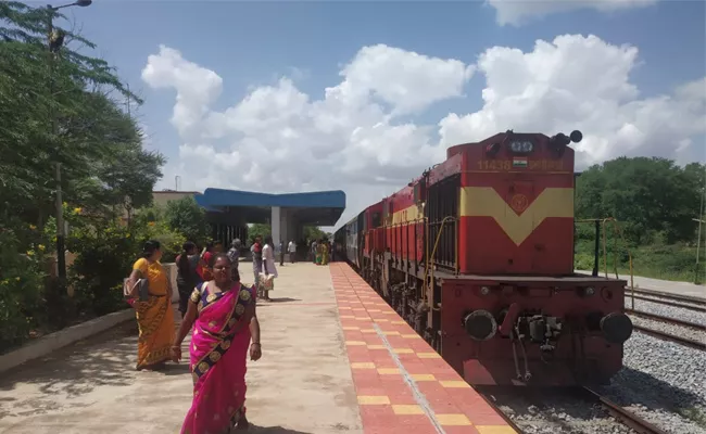 Kurabalakota Railwaystation Is Famous For Seetamalakshmi Movie - Sakshi