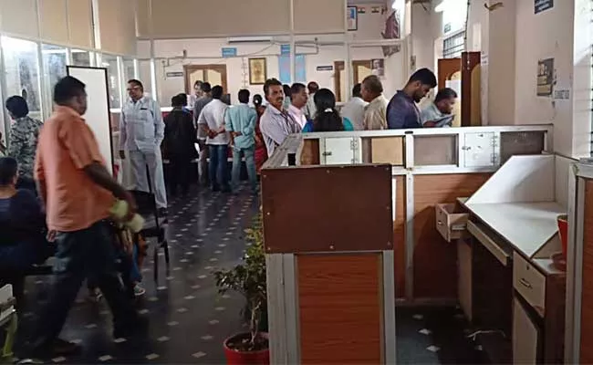 Disputes In Vizianagaram Registration Office - Sakshi