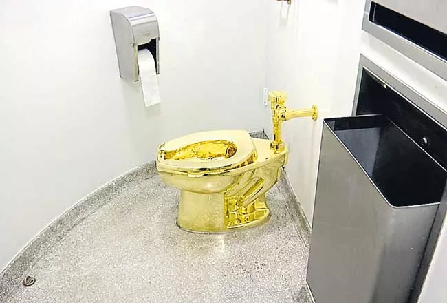 Solid gold toilet stolen from Blenheim Palace - Sakshi