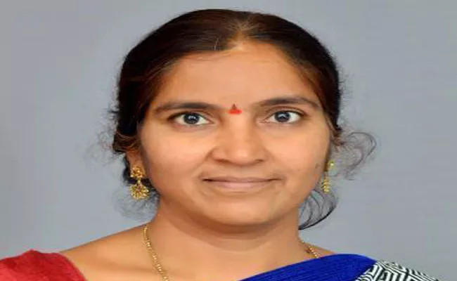 Pragati Bhavan Security Didnt Allow Padma Devender Reddy  - Sakshi