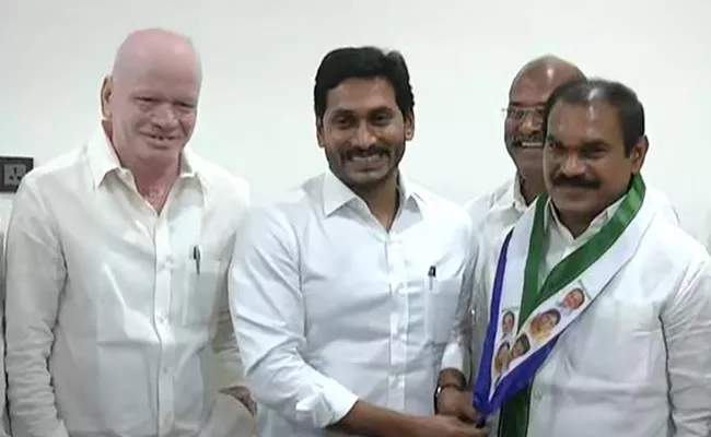 Former MLA Thota Trimurthulu Joins In YSRCP - Sakshi