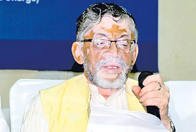 Labour minister Santosh Gangwar on unemployment on controversal diologues - Sakshi