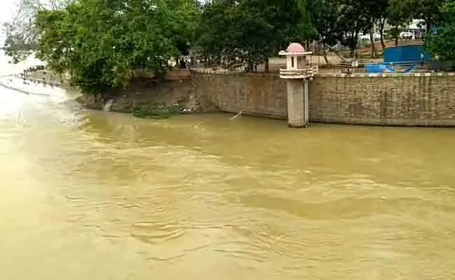 Ayyappa Devotee Missing In Krishna River At Tadepalli - Sakshi