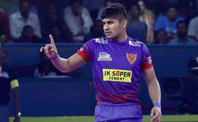 Dabang Delhi Beat Gujarat Fortunegiants  - Sakshi