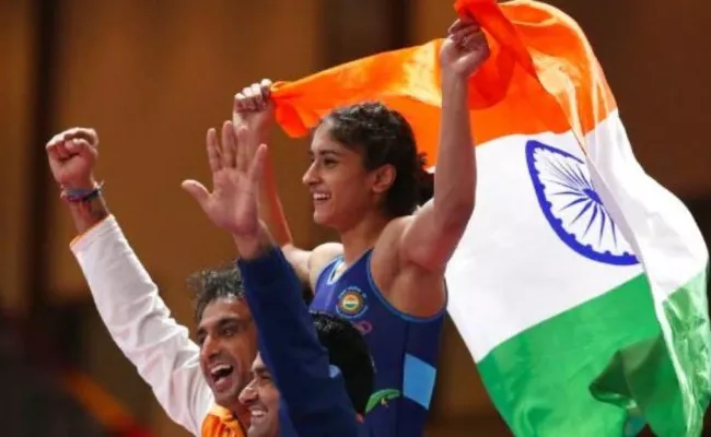 Phogat Thrashes Sofia Mattsson In Opening Round - Sakshi