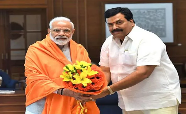 Ponguleti Sudhakar Reddy Celebrates Modi Birthday At Khammam - Sakshi