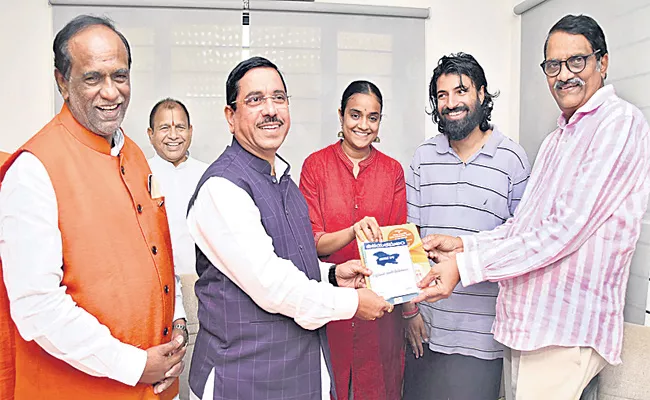 Union Minister Prahlad Joshi Meets Ashwini Dutt - Sakshi