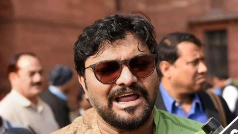 Babul Supriyo Heckled at Jadavpur University - Sakshi