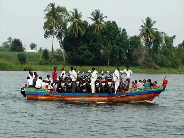 Strict Actions Will Take In Boating in the Krishna River Kurnool - Sakshi