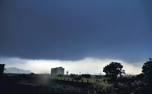 Heavy rains in Andhra Pradesh on Thursday and Friday - Sakshi