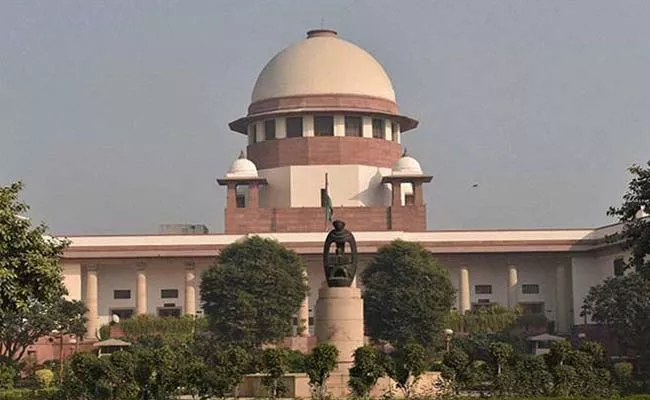 SC orders SIT probe into Chinmayanand sexual harassment case  - Sakshi