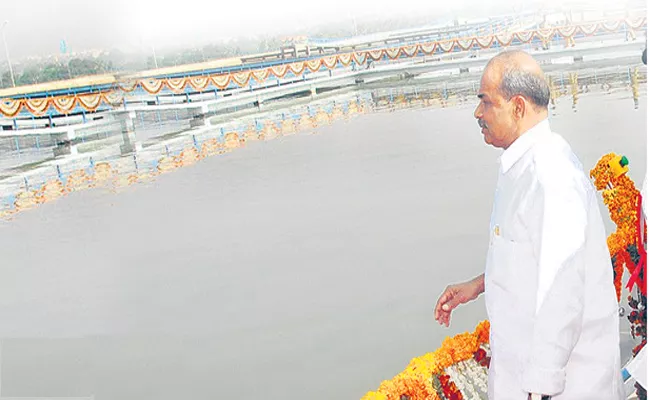 YS Rajasekhara Reddy did the irrigation projects to materialize - Sakshi