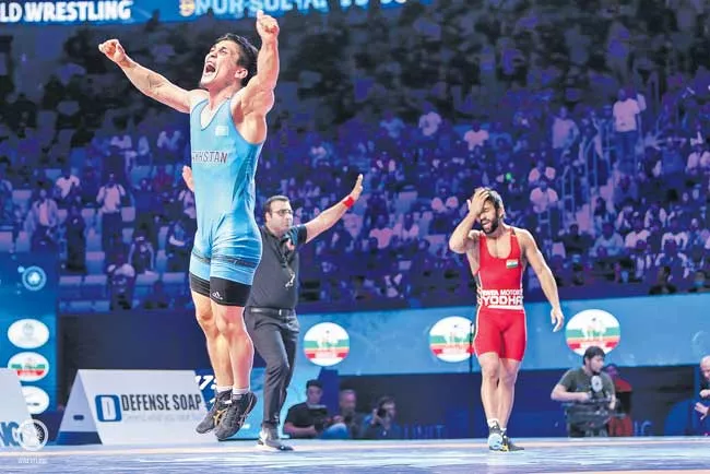 Bajrang Punia, Ravi Kumar lose semi-final - Sakshi